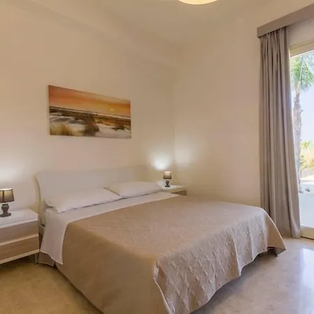 Bed & Breakfast La Rosa Dei Venti - Free Parking, Air Conditioning And Wi-fi 4*