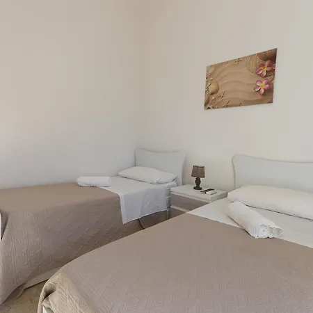 לינה וארוחת בוקר La Rosa Dei Venti - Free Parking, Air Conditioning And Wi-fi 4*