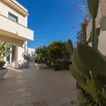 Bed & Breakfast La Rosa Dei Venti - Free Parking, Air Conditioning And Wi-fi 4*